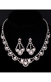 Elegant Bridal Rhinestone and Pearl Necklace and Earrings Jewelry Set
