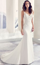V-neck Sleeveless Jersey Wedding Dress With floral Appliques And Court Train